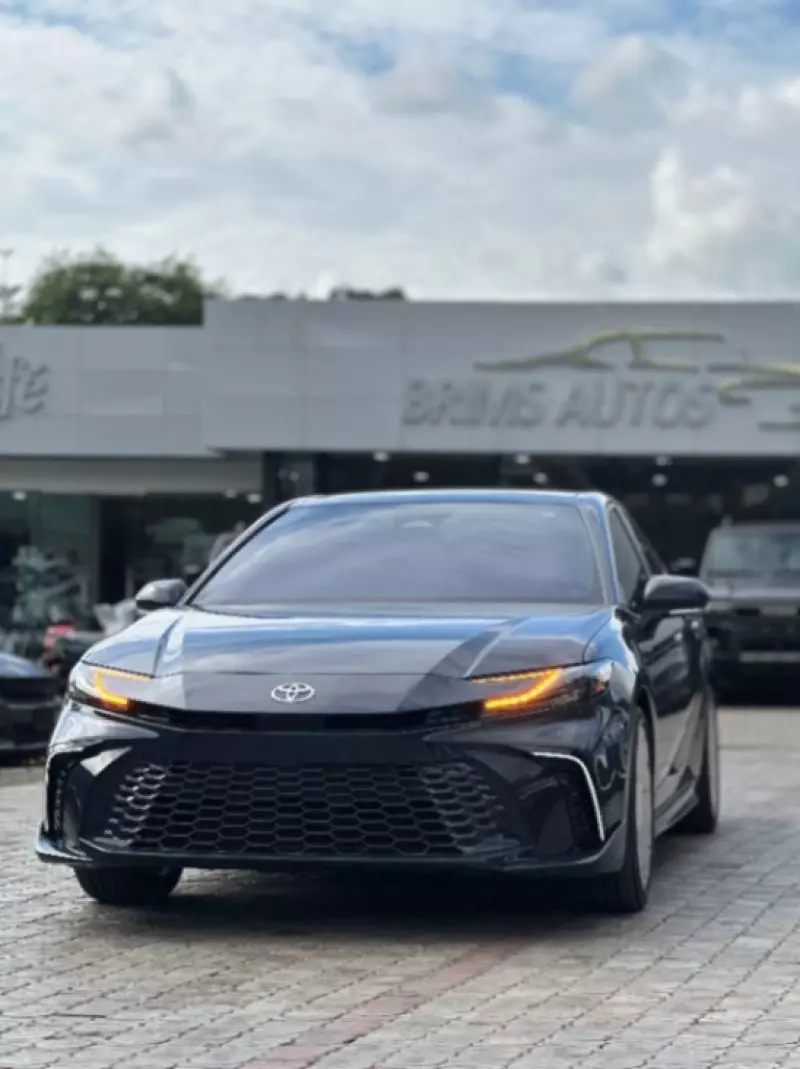 Toyota Camry   - 2025