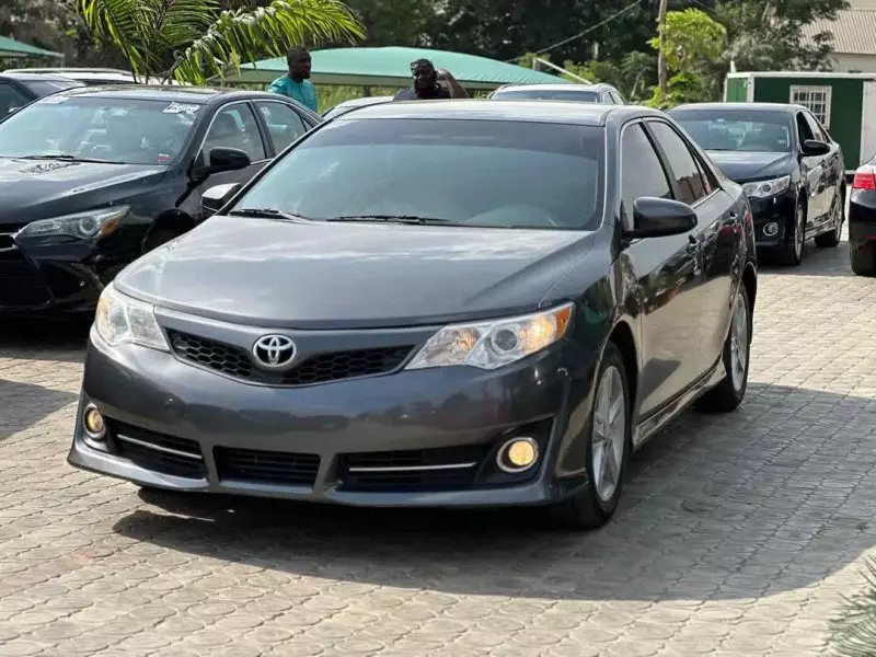 Toyota Camry   - 2013