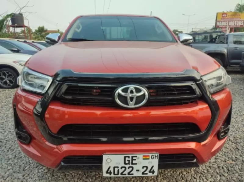 Toyota Hilux    - 2023