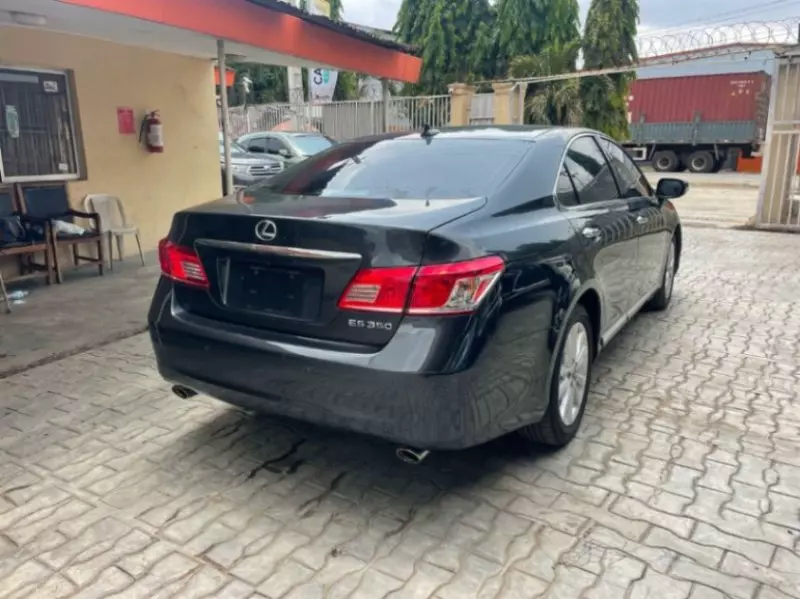 Lexus ES 350   - 2011