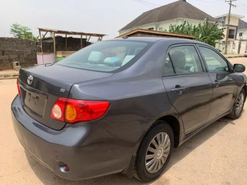 Toyota Corolla   - 2010