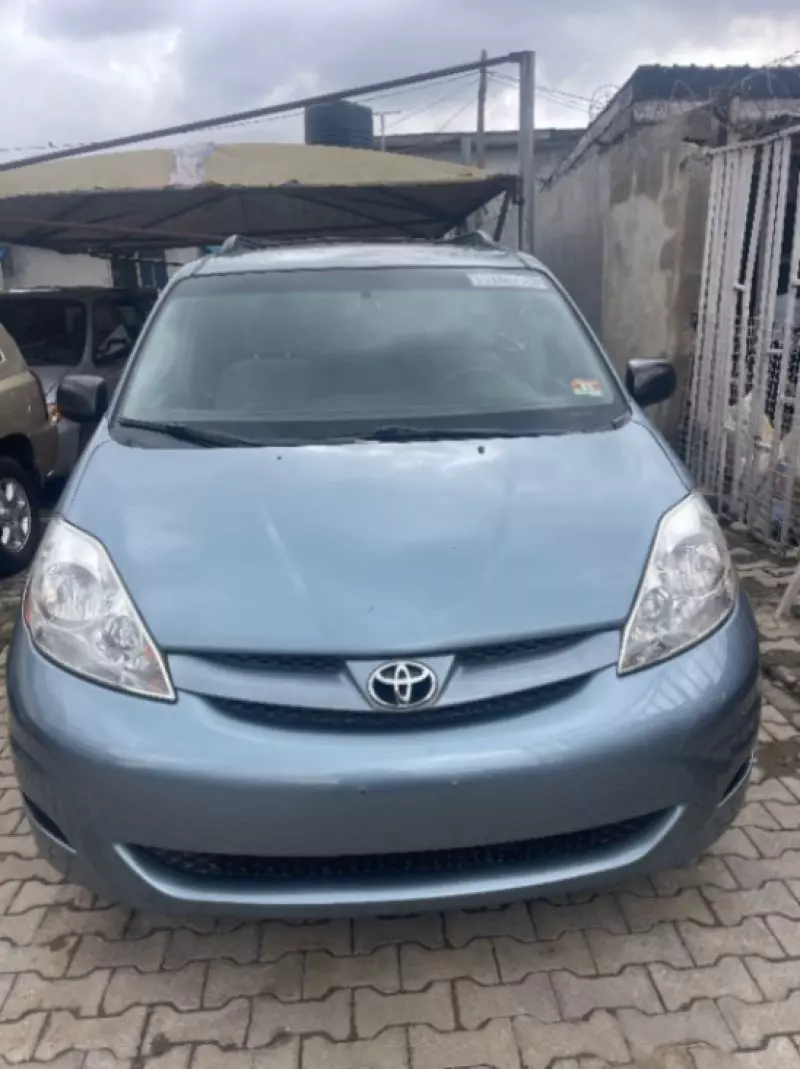 Toyota Sienna   - 2008