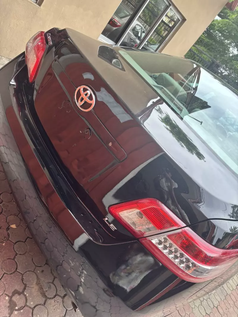 Toyota Camry   - 2011