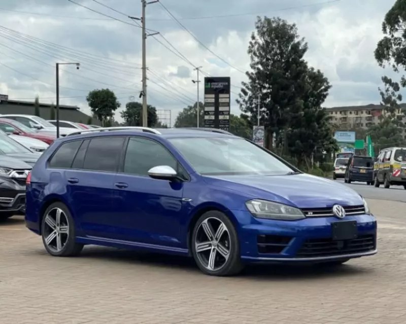 Volkswagen Golf   - 2015