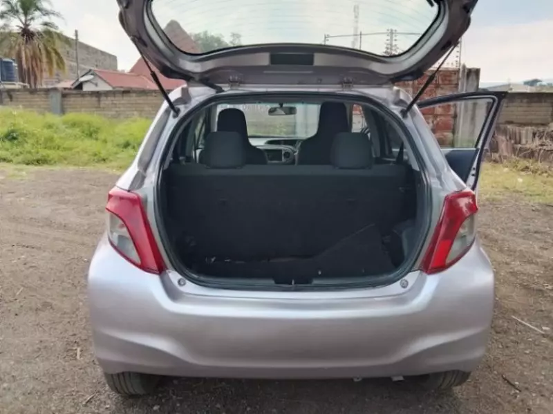 Toyota Vitz   - 2010