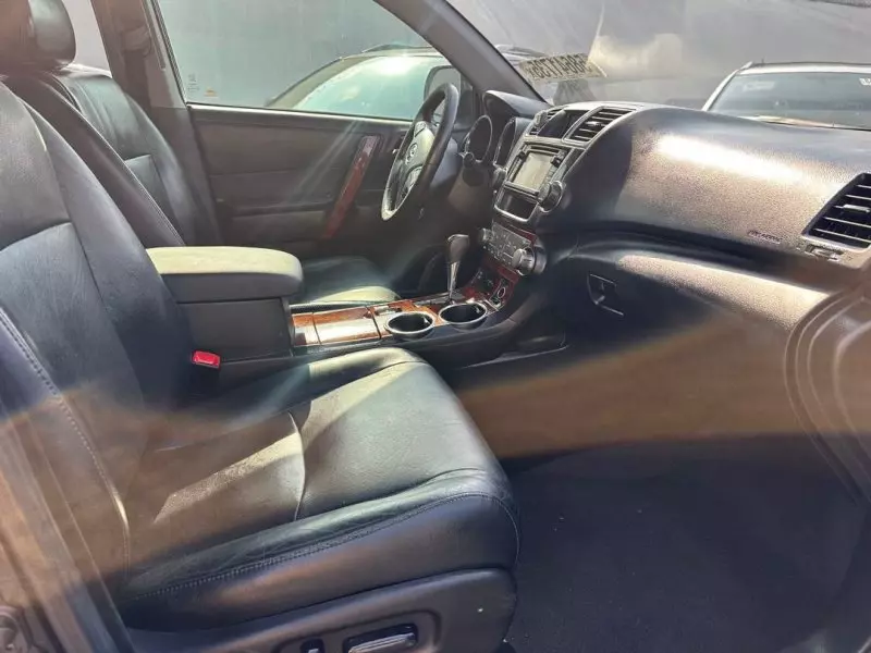 Toyota Highlander   - 2013