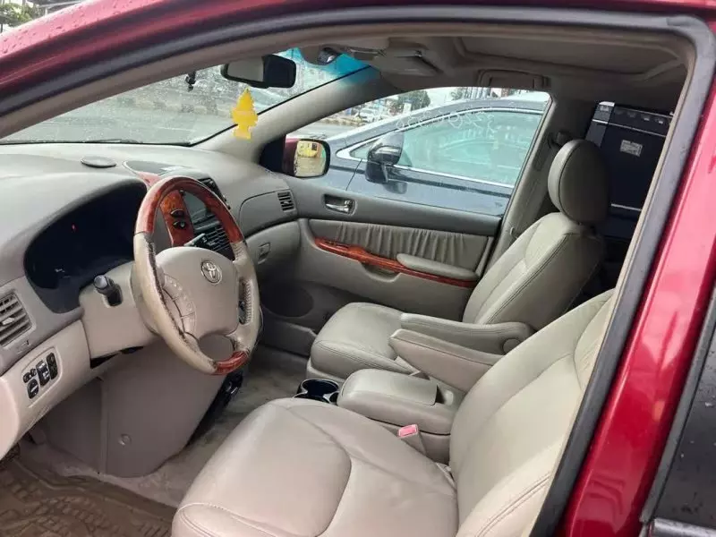 Toyota Sienna   - 2010