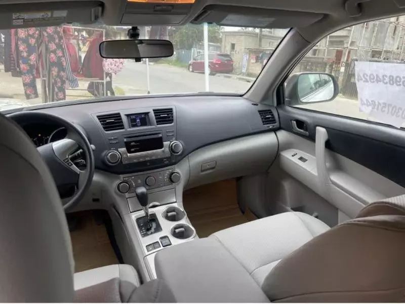 Toyota Highlander   - 2011
