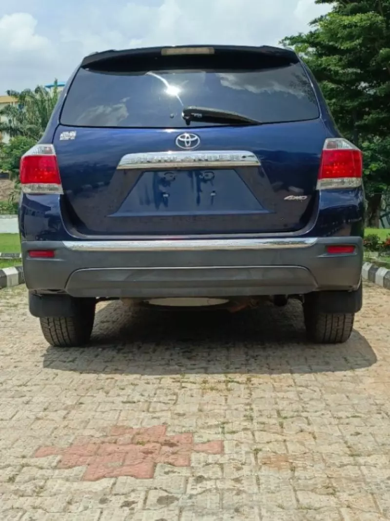 Toyota Highlander   - 2012