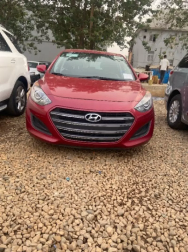 Hyundai Elantra GT   - 2017