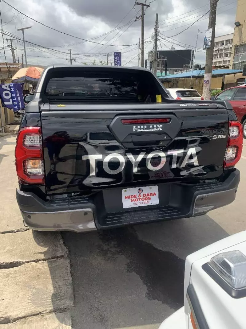 Toyota Hilux   - 2025