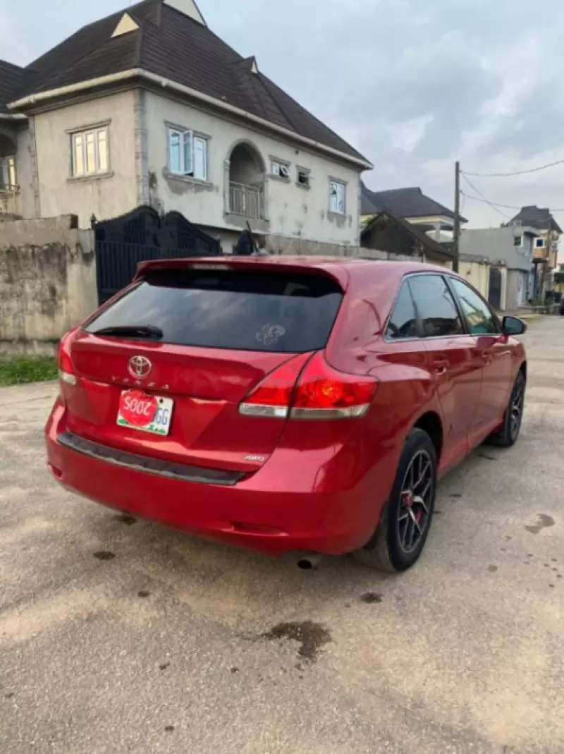 Toyota Venza   - 2011