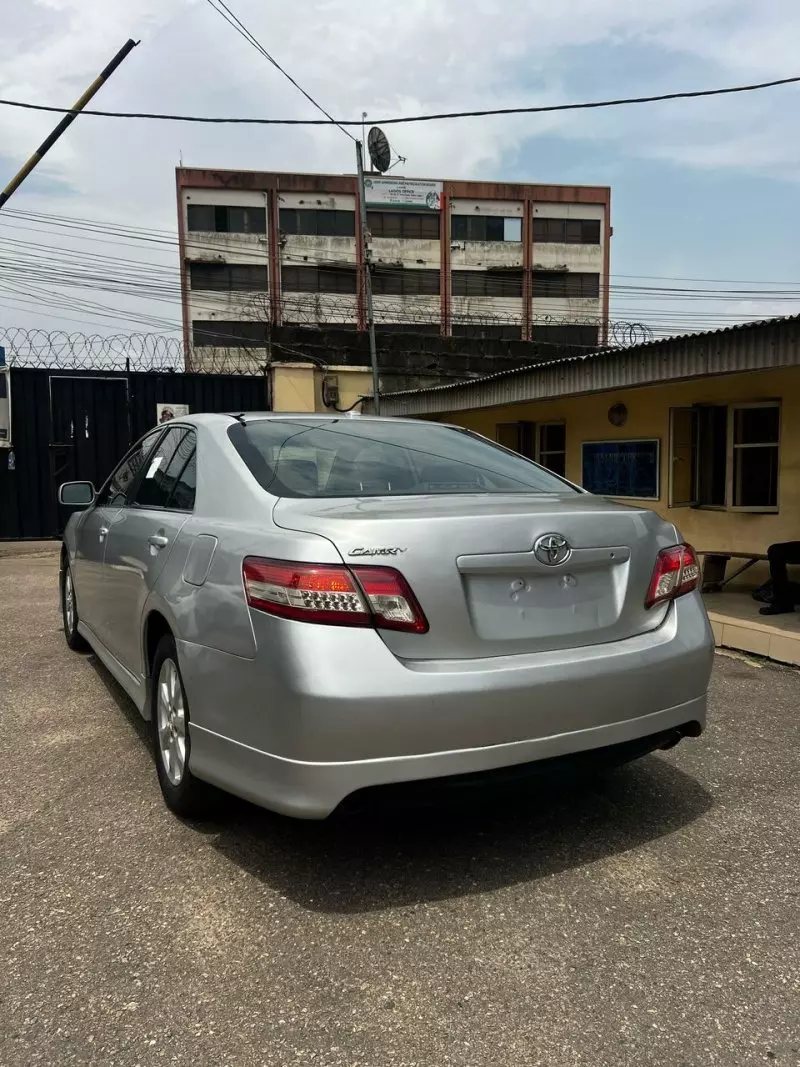 Toyota Camry   - 2010