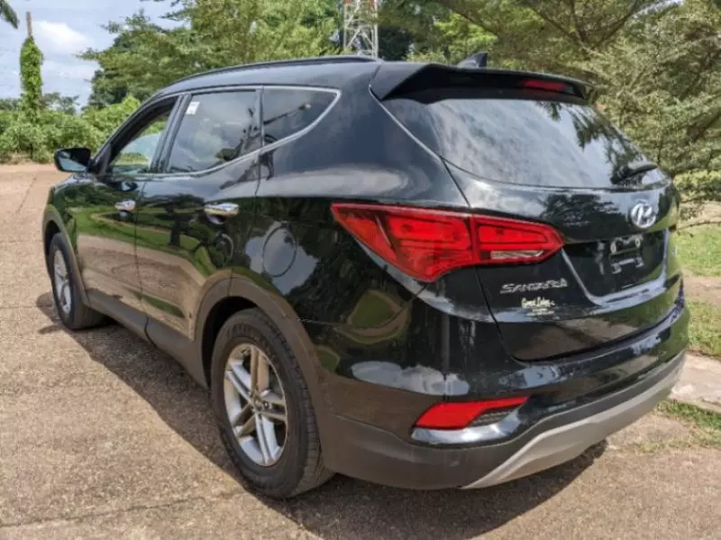 Hyundai Santa Fe   - 2017