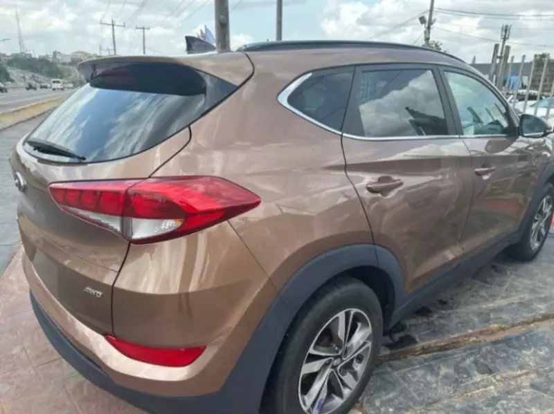 Hyundai TUCSON   - 2015