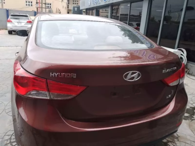 Hyundai Elantra   - 2013