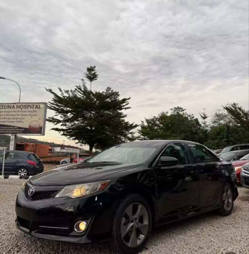 Toyota Camry   - 2012