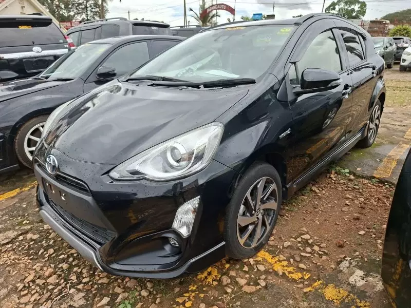 Toyota Aqua Hybrid - 2016