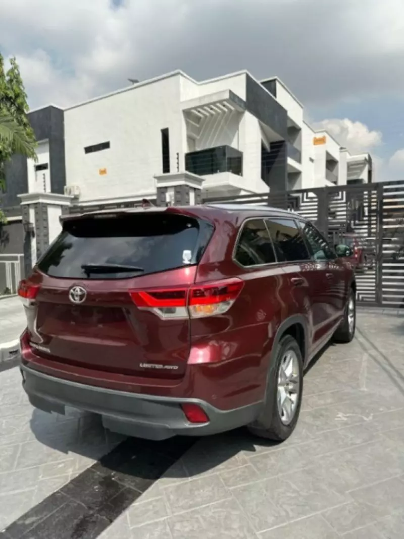 Toyota Highlander   - 2014