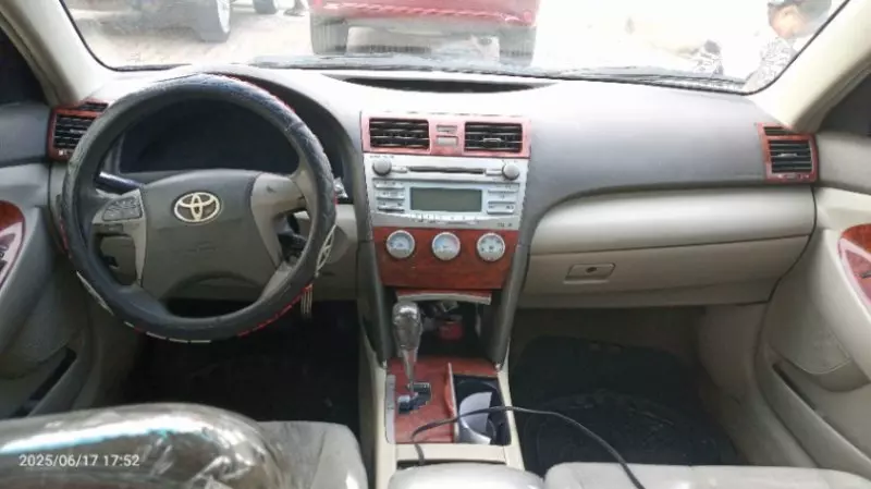 Toyota camry   - 2011