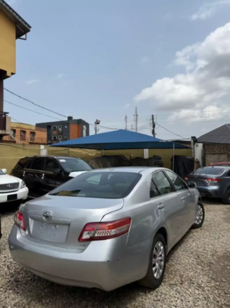 Toyota camry   - 2010