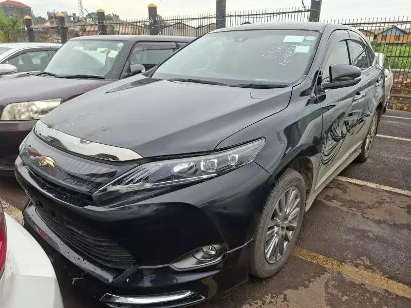 Toyota Harrier   - 2016