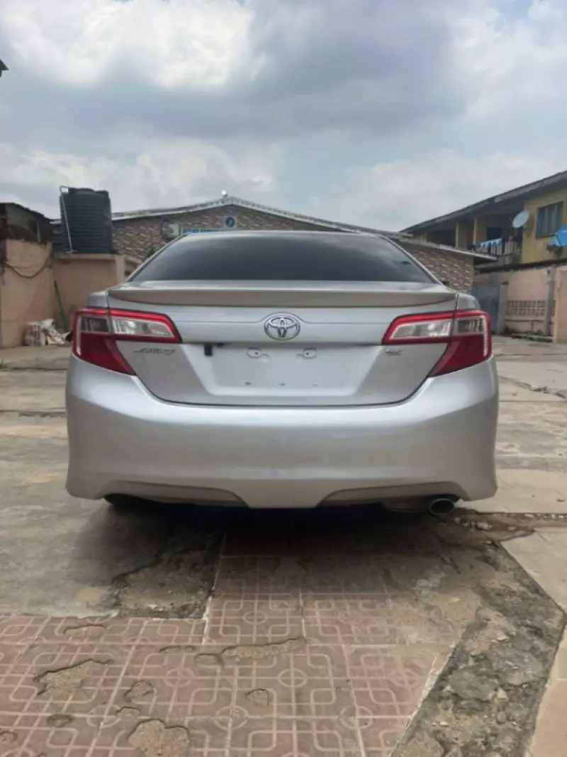 Toyota Camry   - 2014