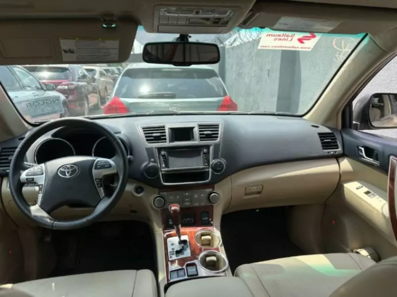 Toyota Highlander   - 2013