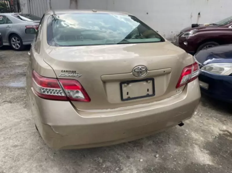Toyota Camry   - 2010