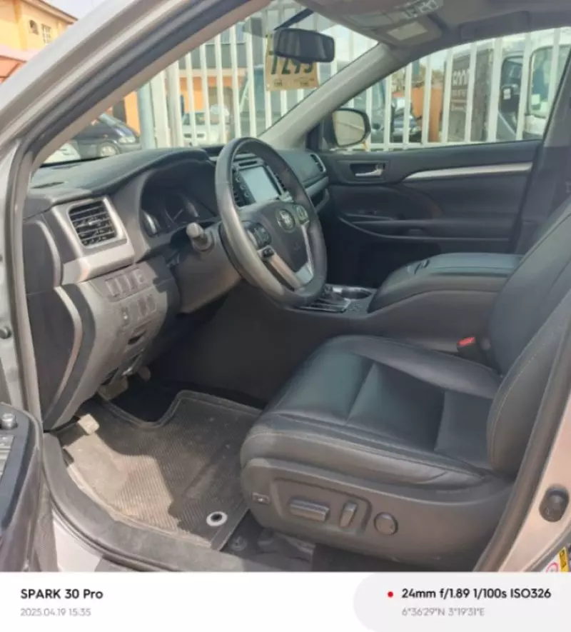 Toyota Highlander   - 2016