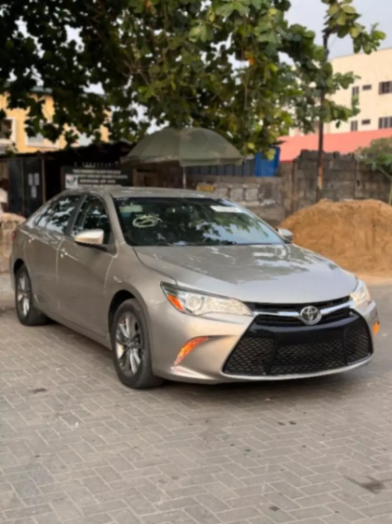 Toyota Camry   - 2016
