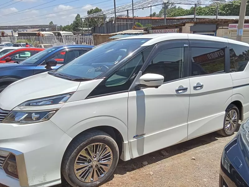 Nissan Serena Hybrid    - 2017