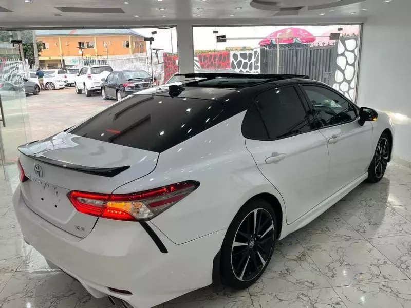 Toyota Camry   - 2018