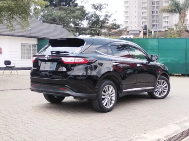 Toyota Harrier   - 2018