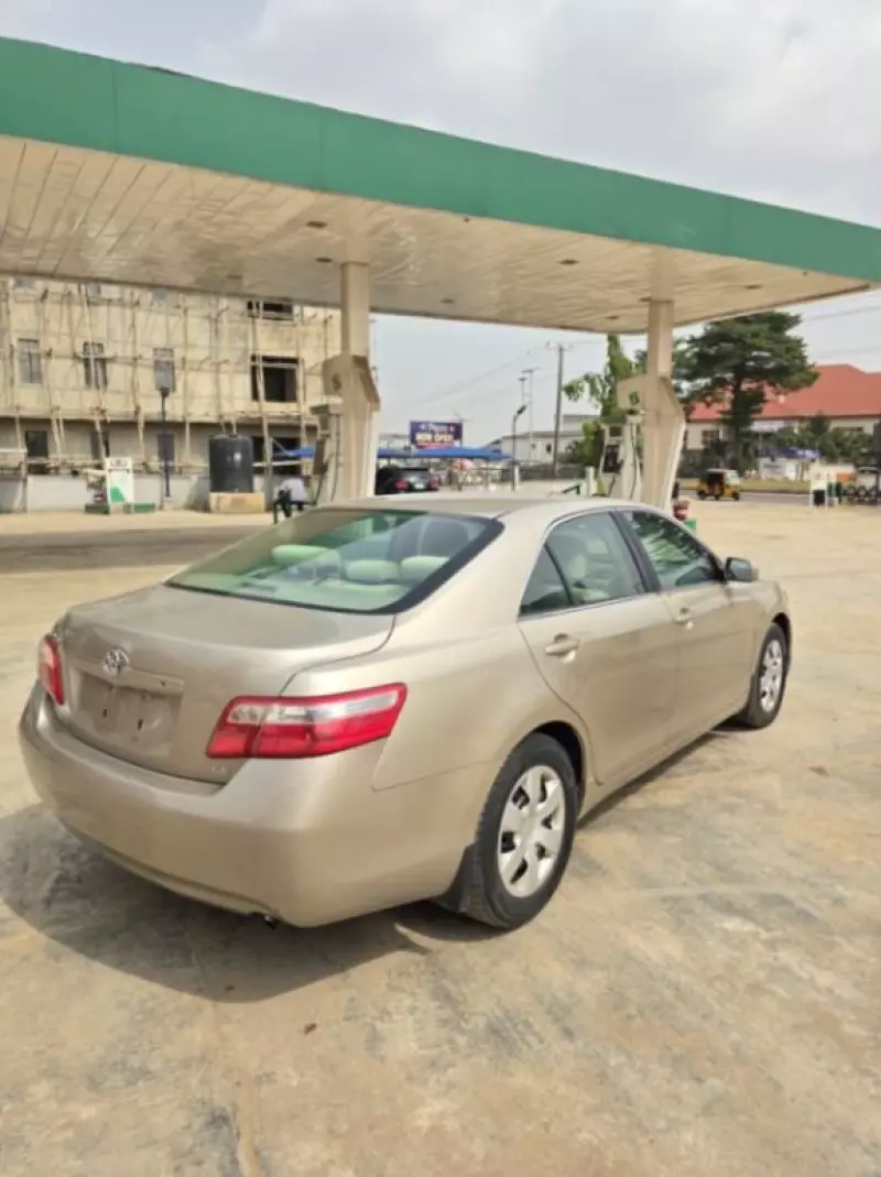 Toyota Camry - 2009