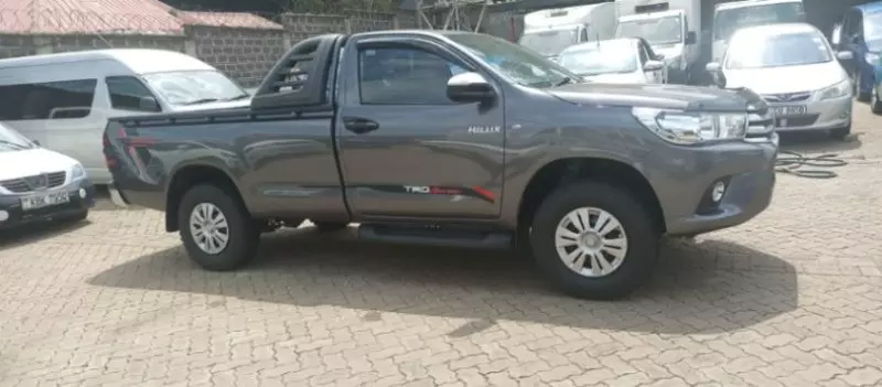 Toyota Hilux   - 2018