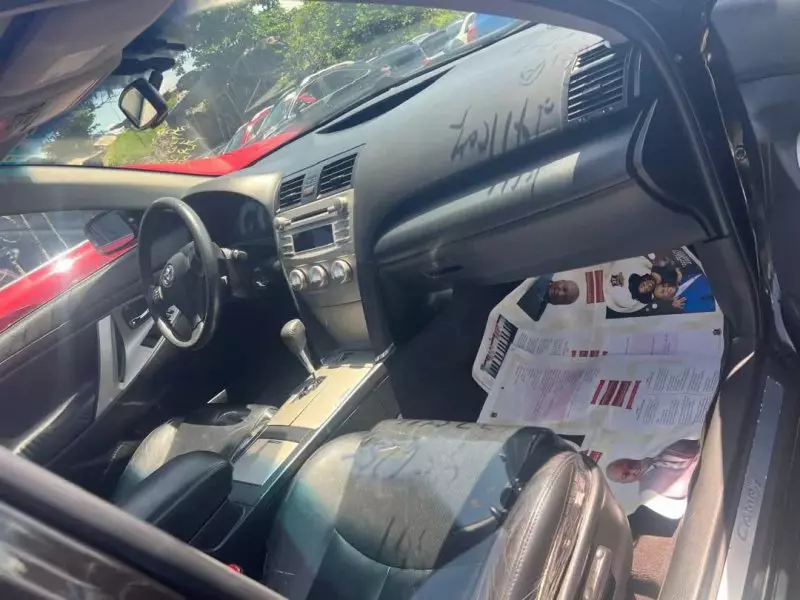 Toyota Camry   - 2011