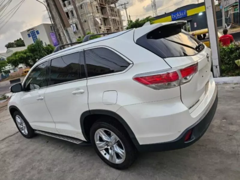 Toyota Highlander   - 2014
