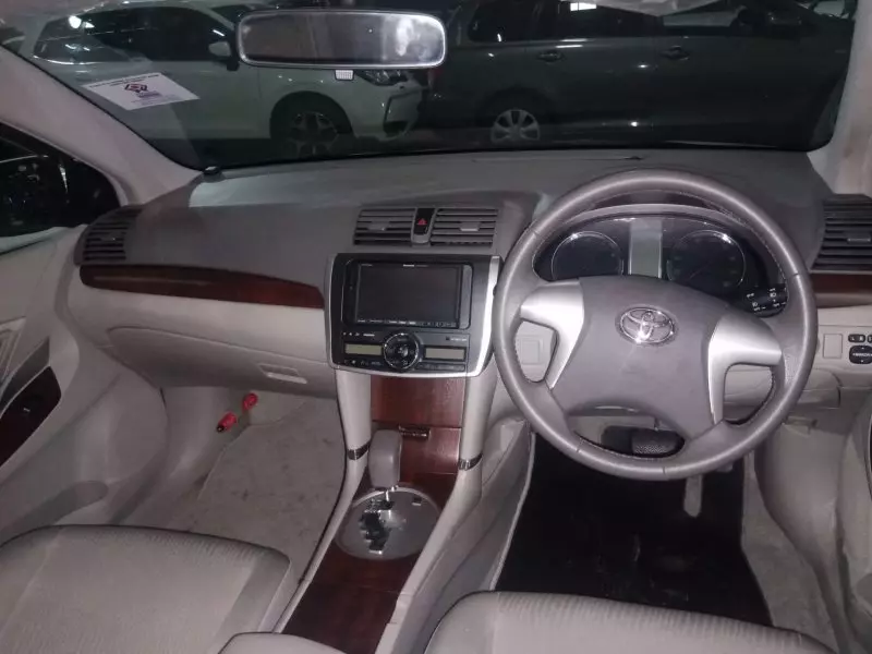 Toyota Premio    - 2010