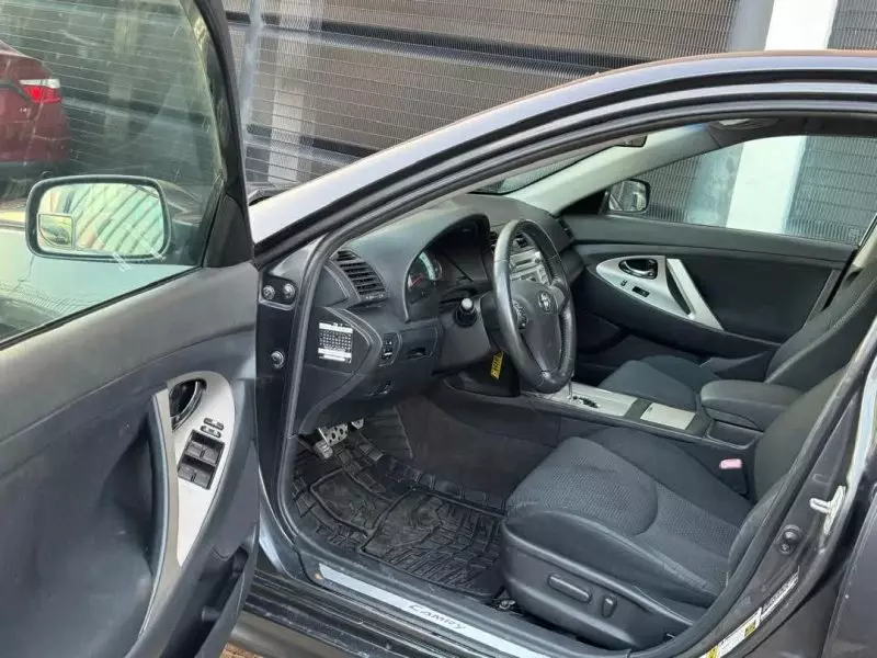 Toyota Camry   - 2010