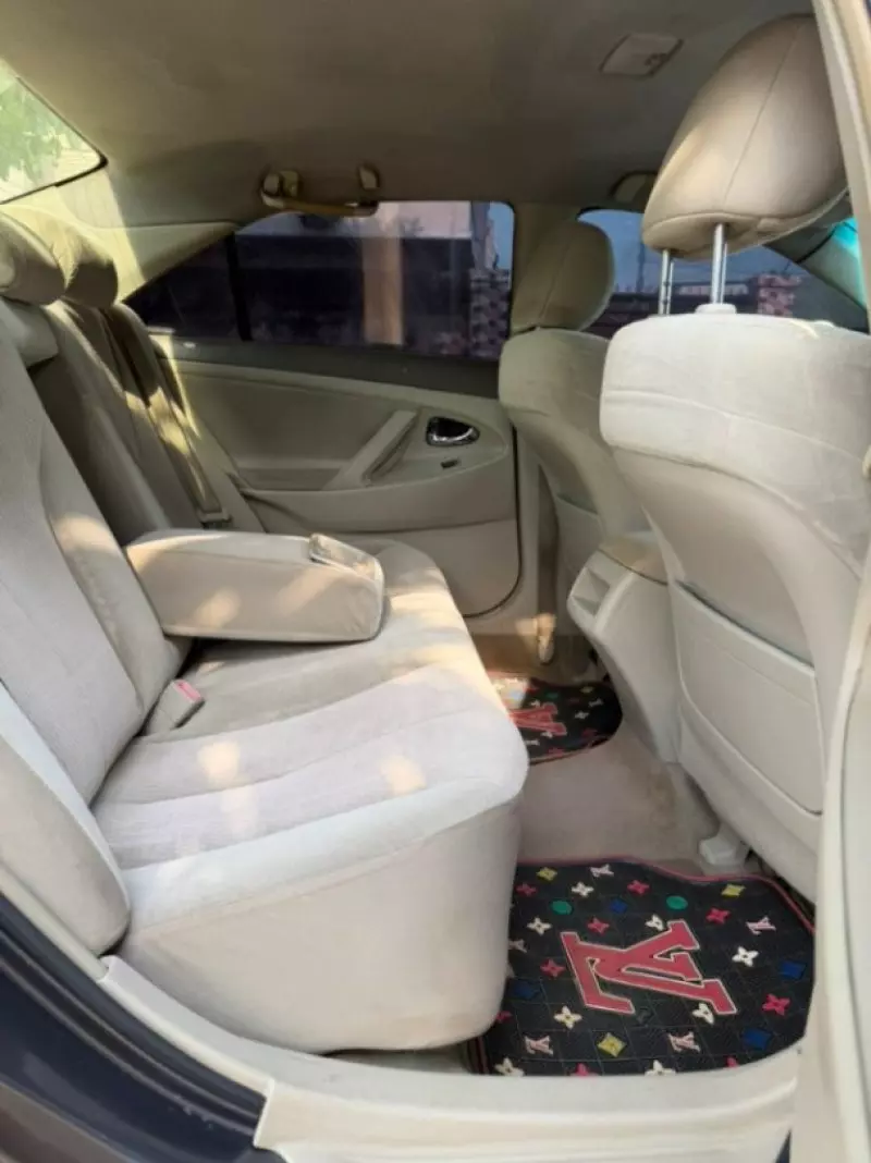 Toyota Camry   - 2011