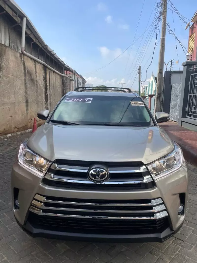 Toyota Highlander   - 2015
