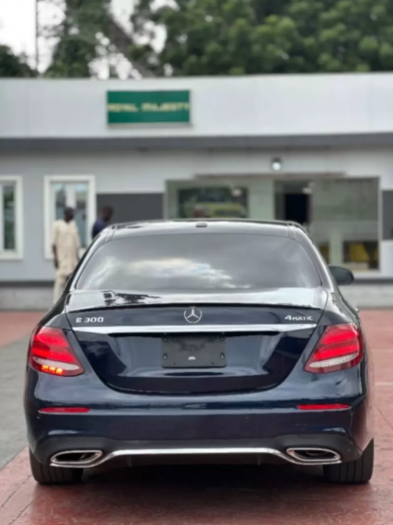 Mercedes-Benz E 300   - 2017