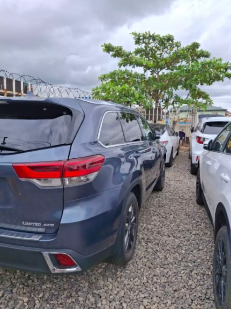 Toyota Highlander   - 2018