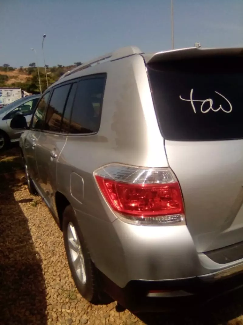 Toyota Highlander   - 2011