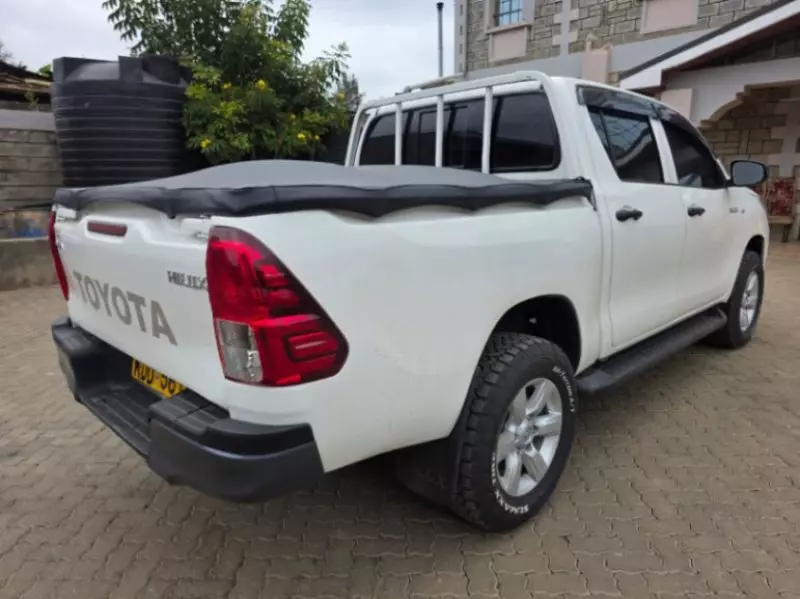 Toyota Hilux   - 2019