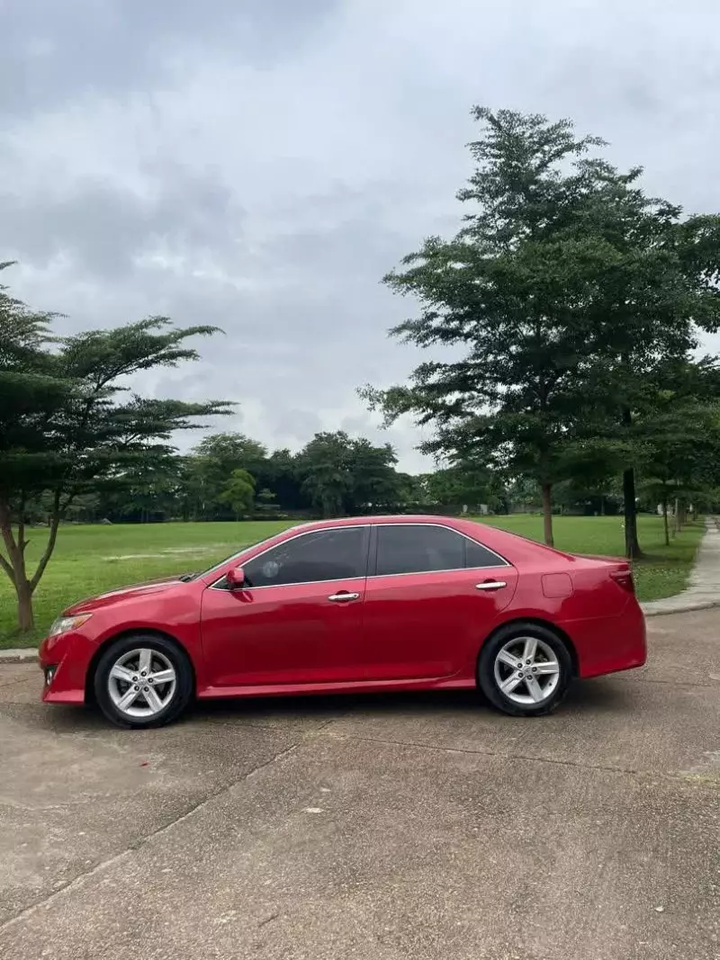 Toyota Camry   - 2013