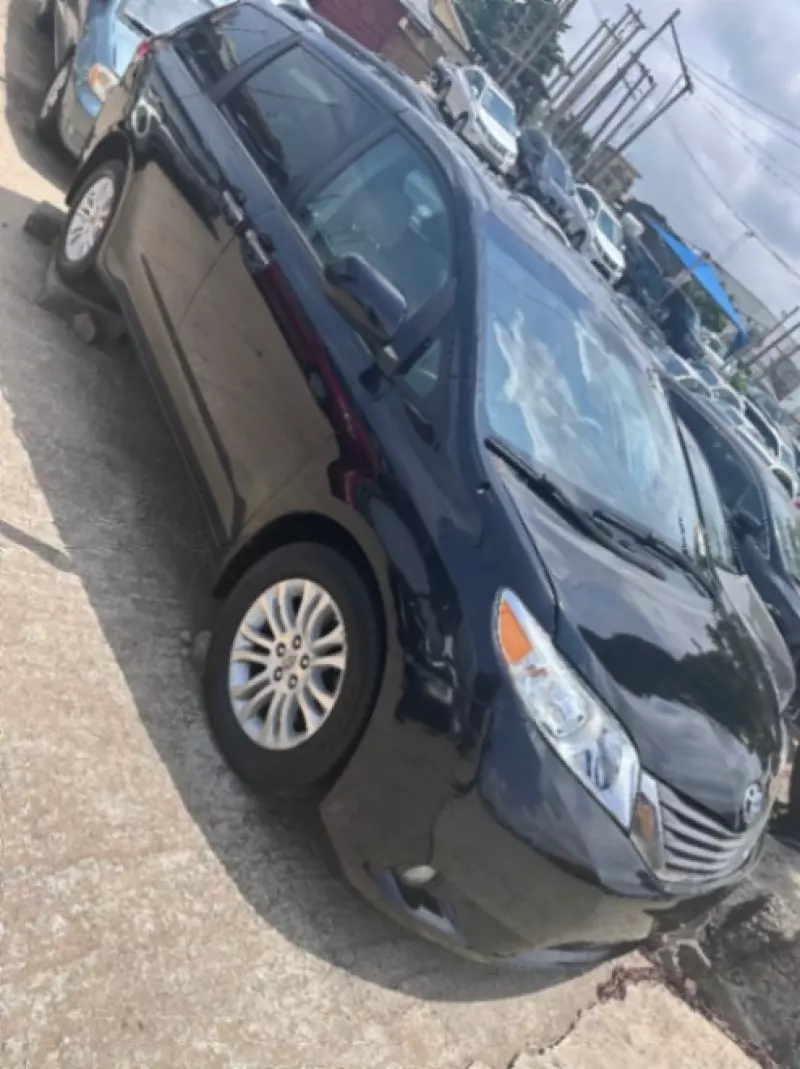 Toyota Sienna   - 2014
