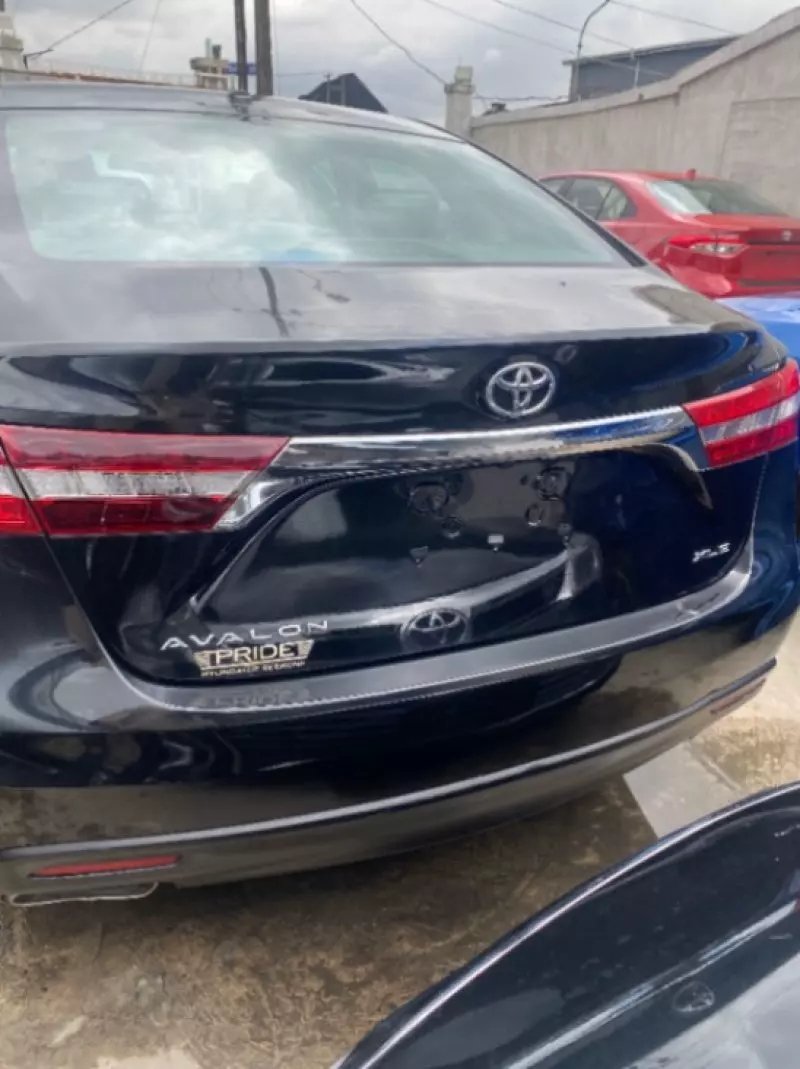 Toyota Avalon   - 2015