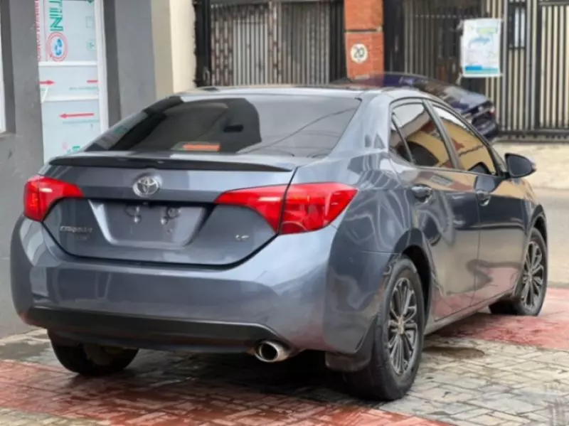 Toyota Camry   - 2014